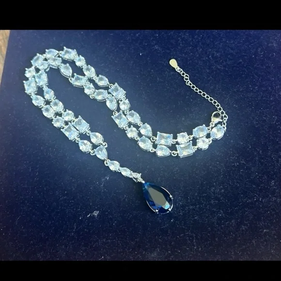 Oval cut sapphire and clear cut drop necklace with genuine swarovski elements - Picture 11 of 13